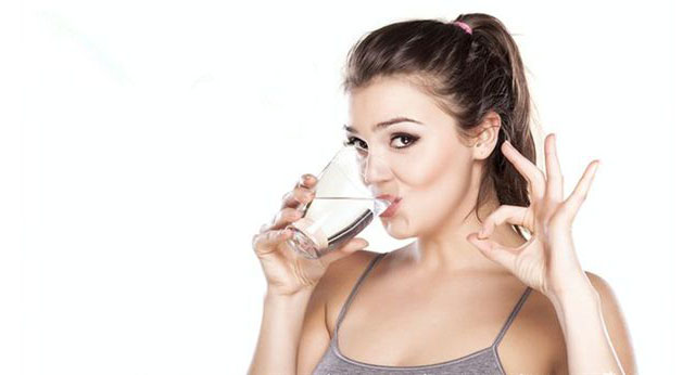 成年人每天喝多少水合适？