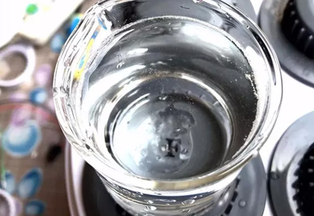 净水器出来的水有气泡是怎么回事？